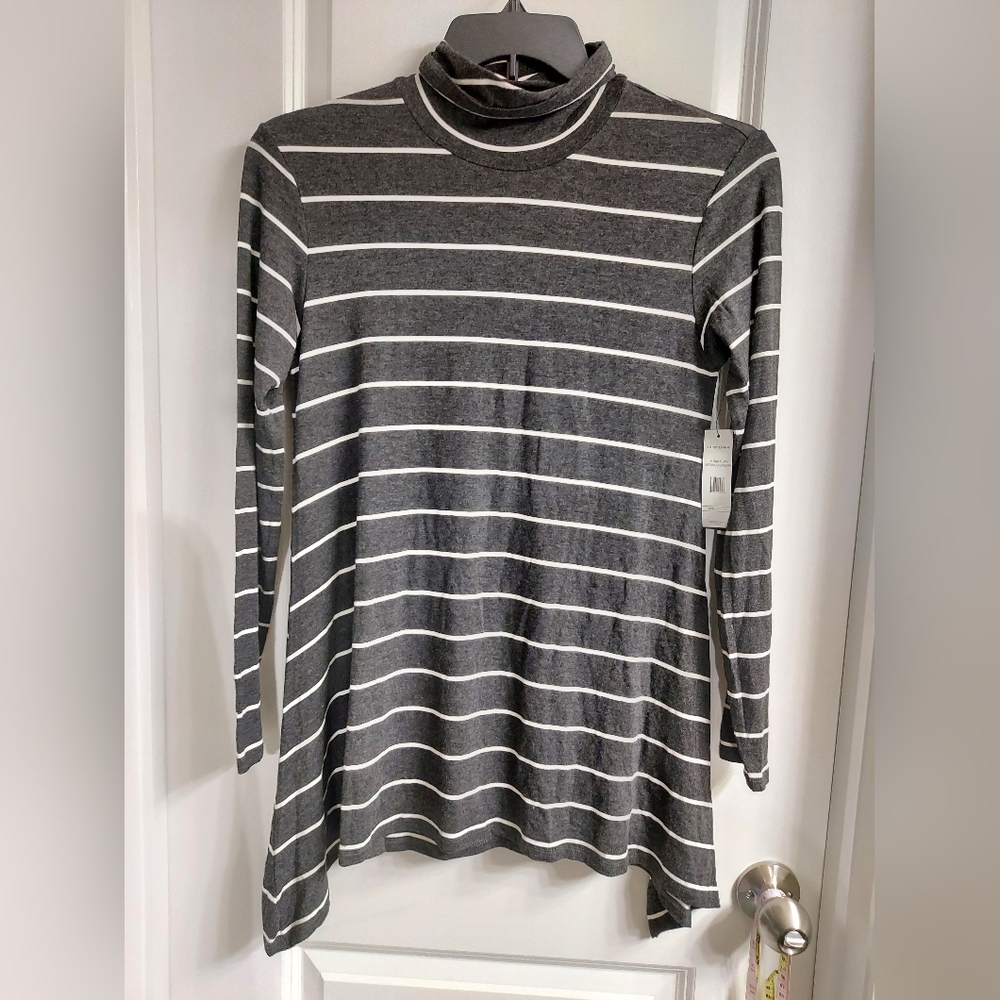 NWT Larry Levine Charcoal and White Striped Turtleneck TUNIC TOP